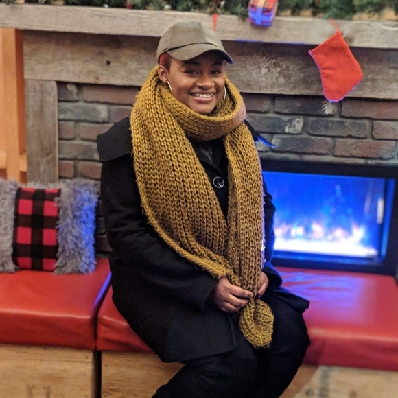 Meet your Posher, Dina - Picture 1 of 1